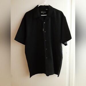 Men's short sleeve button down shirt NWT MEDIUM